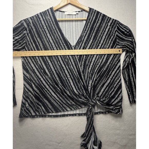 ASTR The Label Black and White Striped Tie Front Long Sleeve Top Blouse Size XL - Picture 7 of 9